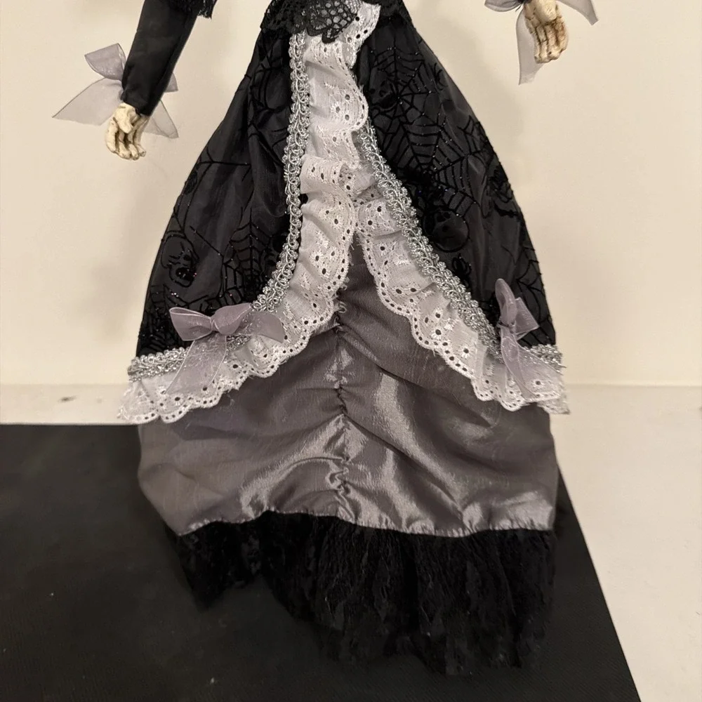 Katherine's Collection Skeleton Lady 22